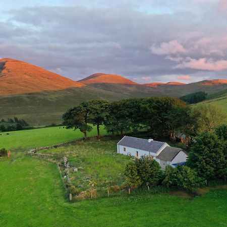 Thistle Thatch Cottage And Hot Tub - Mourne Mountains Newcastle  Exterior foto