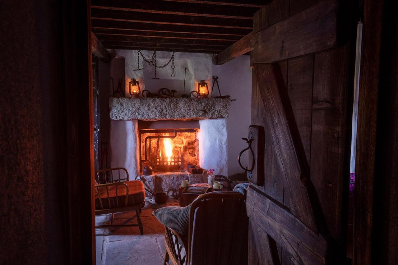 Thistle Thatch Cottage And Hot Tub - Mourne Mountains Newcastle  Exterior foto
