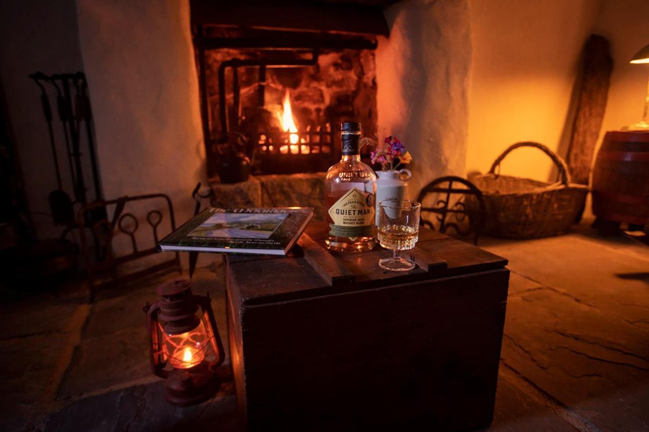 Thistle Thatch Cottage And Hot Tub - Mourne Mountains Newcastle  Exterior foto