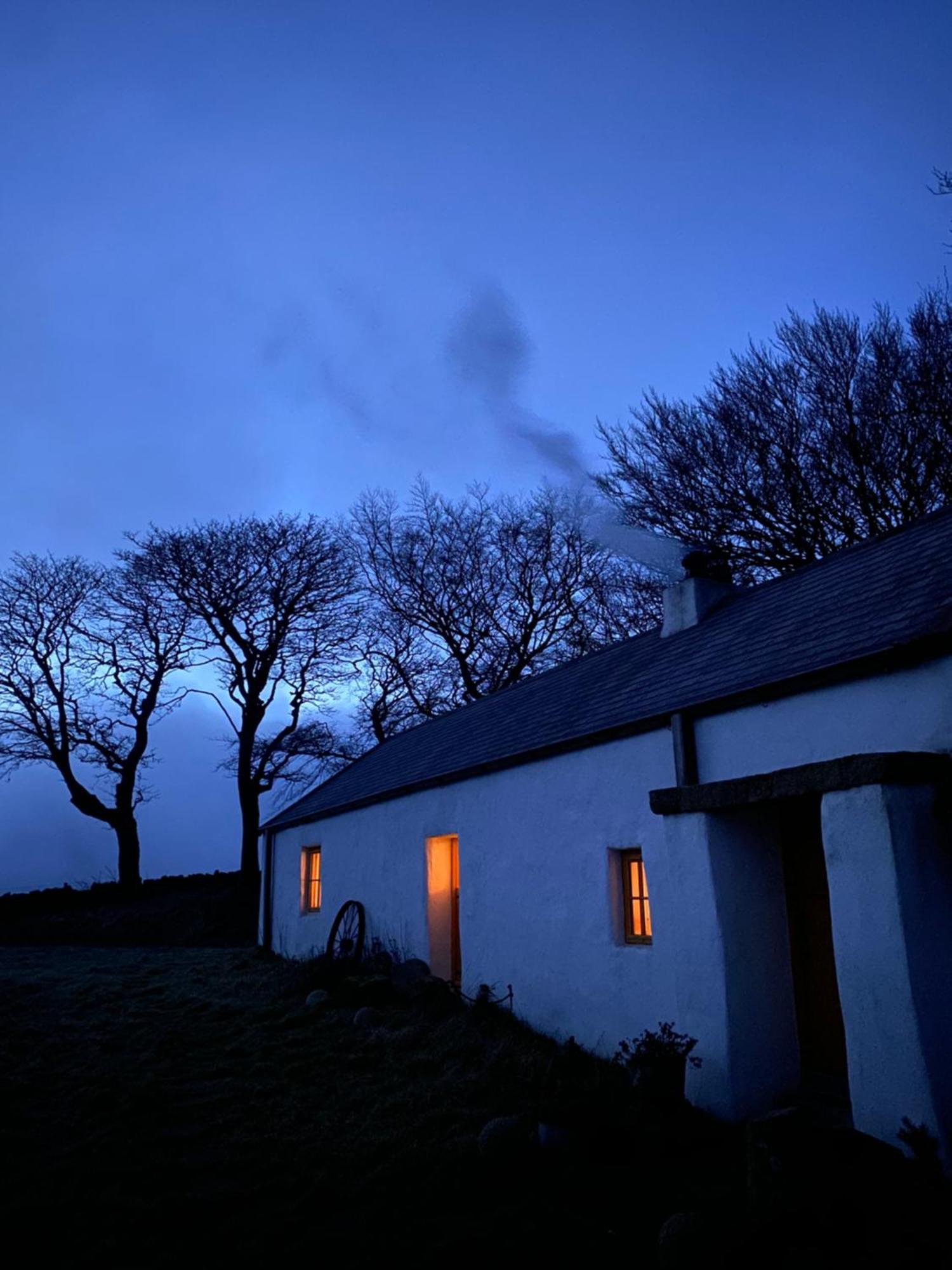 Thistle Thatch Cottage And Hot Tub - Mourne Mountains Newcastle  Exterior foto